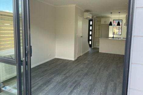 Photo of property in 468b Roscommon Road, Clendon Park, Auckland, 2103