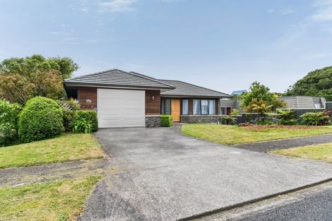 Photo of property in 10 Saint Ives Grove, Whalers Gate, New Plymouth, 4310
