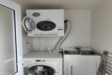 Photo of property in 5a The Esplanade, Eastern Beach, Auckland, 2012