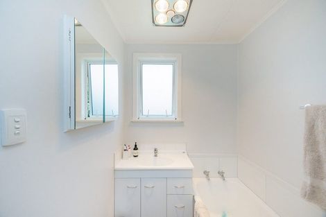 Photo of property in 8a Bond Street, Marton, 4710