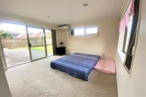 Photo of property in 106a Simpson Road, Henderson Valley, Auckland, 0614