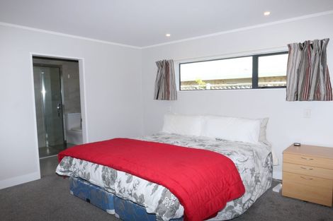 Photo of property in 68 Guildford Drive, Paraparaumu, 5032