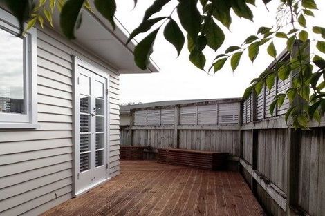 Photo of property in 6 Rarawa Place, Vogeltown, New Plymouth, 4310