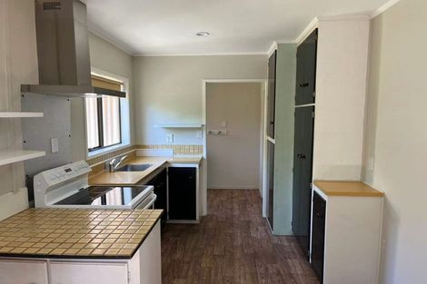 Photo of property in 28 West Harbour Drive, West Harbour, Auckland, 0618