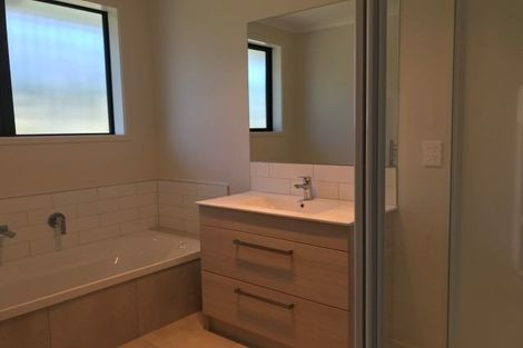 Photo of property in 5 Cascade Way, Omokoroa, 3114