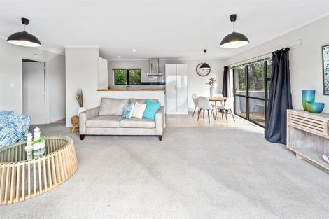 Photo of property in 1/70 William Bayes Place, Red Beach, 0932