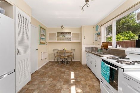 Photo of property in 111 Golf Road, Paraparaumu Beach, Paraparaumu, 5032