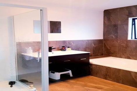 Photo of property in 2/20 Kamara Road, Glen Eden, Auckland, 0602