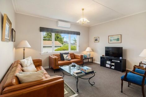 Photo of property in 24 Buscomb Avenue, Henderson, Auckland, 0610