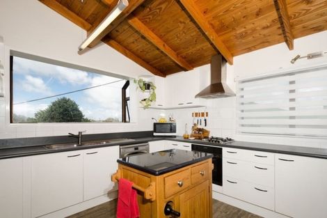 Photo of property in 23 Matua Road, Huapai, Kumeu, 0810