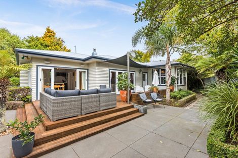 Photo of property in 9 Neeve Place, Taradale, Napier, 4112