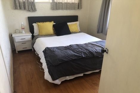 Photo of property in 11 Aplin Place, Birkdale, Auckland, 0626