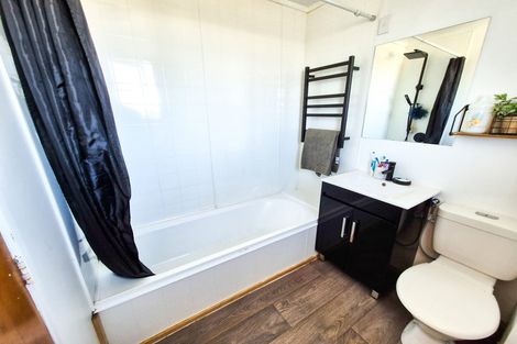 Photo of property in 35 Ross Crescent, Fairfield, Hamilton, 3214