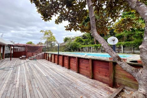 Photo of property in 15 Oaktree Avenue, Browns Bay, Auckland, 0630