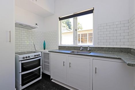 Photo of property in 120 Shakespeare Road, Bluff Hill, Napier, 4110