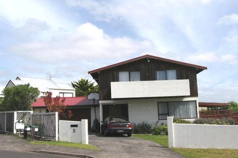Photo of property in 5 Delisle Place, Windsor Park, Auckland, 0632