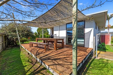 Photo of property in 5 Longstead Avenue, Papamoa Beach, Papamoa, 3118