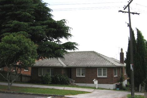 Photo of property in 32 Sutherland Road, Point Chevalier, Auckland, 1025