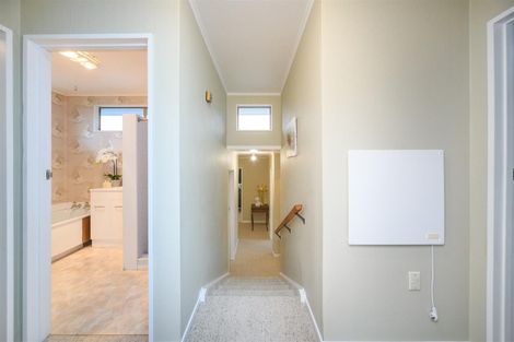 Photo of property in 24 Oaklea Avenue, Marton, 4710