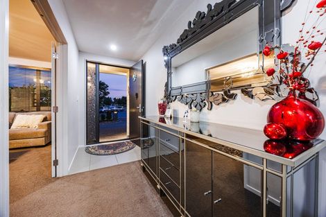 Photo of property in 22 Erceg Way, Rosehill, Papakura, 2113