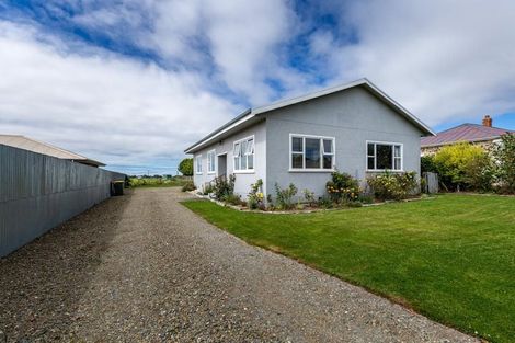 Photo of property in 15 Timaru Road, Waimate, 7924