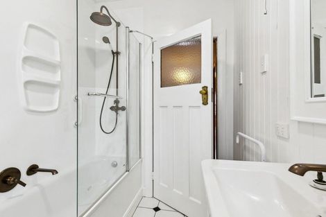 Photo of property in 33 Collingwood Street, Waterloo, Lower Hutt, 5011