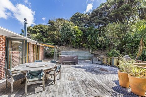 Photo of property in 94 Mana View Road, Paremata, Porirua, 5026