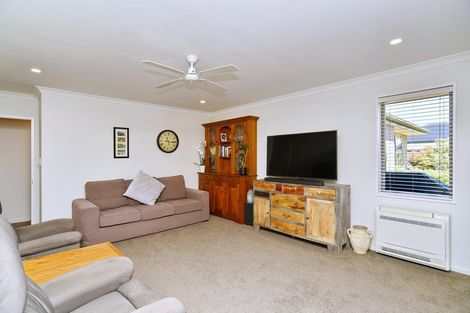 Photo of property in 7 Walnut Way, Rangiora, 7400