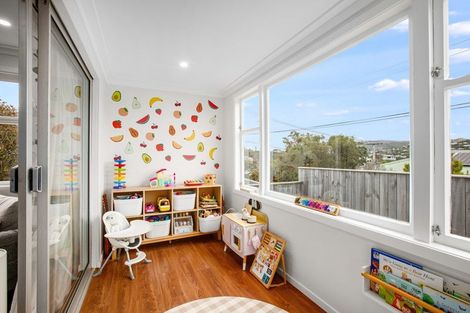 Photo of property in 23 Cara Crescent, Paparangi, Wellington, 6037