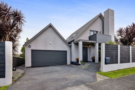 Photo of property in 28 Karamea Street, Whalers Gate, New Plymouth, 4310