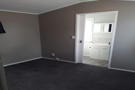 Photo of property in 4 Mersey Terrace, Roslyn, Palmerston North, 4414