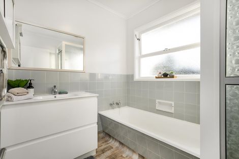 Photo of property in 24 Saint Johns Avenue, Tuakau, 2121