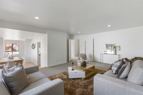 Photo of property in 17 Mandeville Place, Unsworth Heights, Auckland, 0632