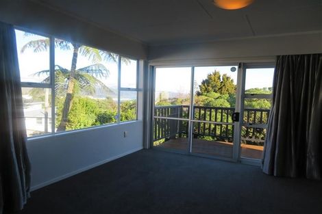 Photo of property in 2 Martin Grove, Normandale, Lower Hutt, 5010