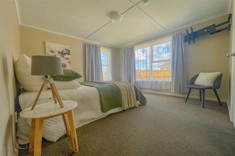 Photo of property in 4 Hollard Grove, Avalon, Lower Hutt, 5011