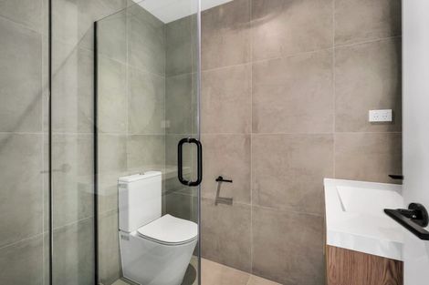 Photo of property in 5/89 Beach Road, Te Atatu Peninsula, 0610