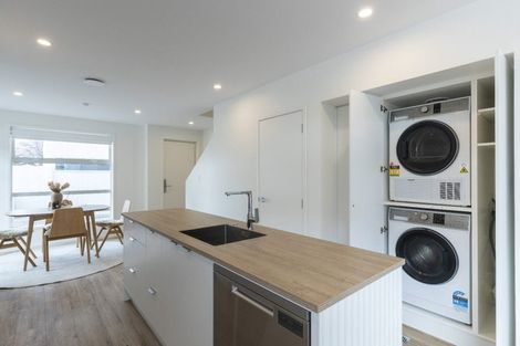 Photo of property in 1/4 Cracroft Street, Welbourn, New Plymouth, 4310