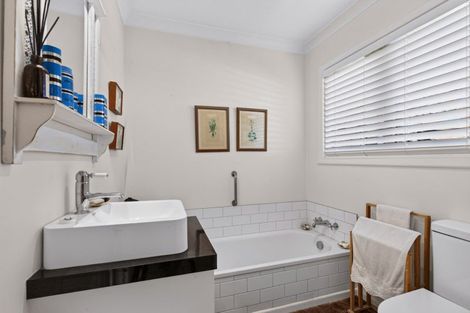 Photo of property in 320 Clifton Road, Te Awanga, 4102