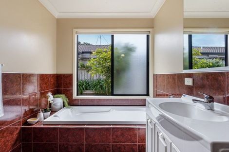 Photo of property in 5 La Cumbre Close, Bethlehem, Tauranga, 3110