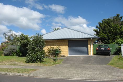 Photo of property in 8 Corkill Place, Papakura, 2110