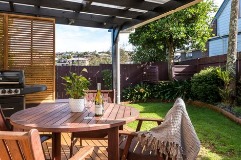 Photo of property in 2/25 Channing Crescent, Botany Downs, Auckland, 2010