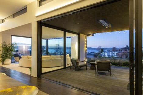 Photo of property in 35 Pukenamu Road, Rainbow Point, Taupo, 3330