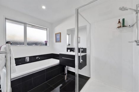 Photo of property in 16 Whitau Place, Marshland, Christchurch, 8083
