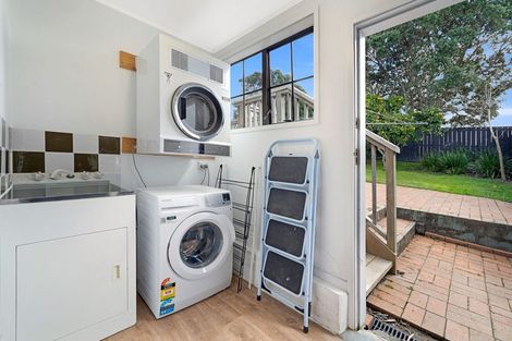 Photo of property in 15 Denarius Lane, Glendene, Auckland, 0602