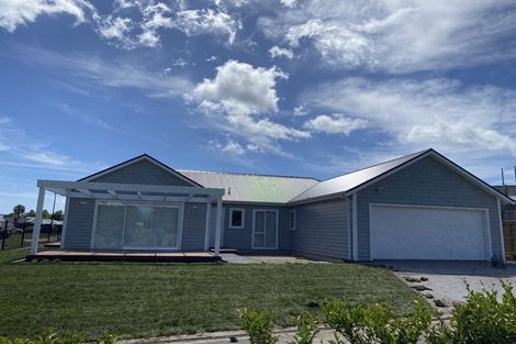 Photo of property in 2 Grove Lane, Omokoroa, 3114