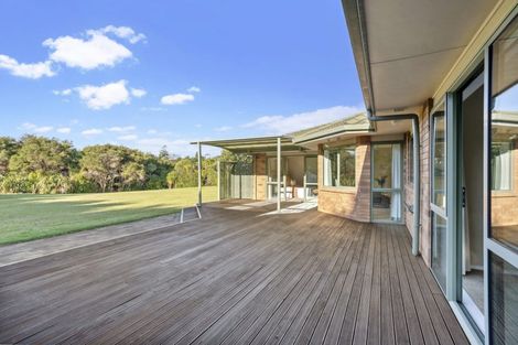 Photo of property in 70a Shaw Road, Oratia, Auckland, 0604