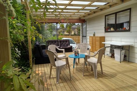 Photo of property in 19 Benita Place, Sunnyvale, Auckland, 0612