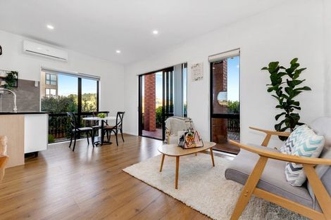 Photo of property in 28 Treeline Lane, Flat Bush, Auckland, 2019