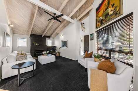 Photo of property in 2/47 Shakespeare Road, Milford, Auckland, 0620