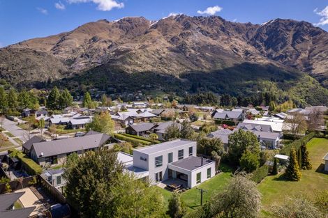 Photo of property in 17 Mathias Terrace, Arthurs Point, Queenstown, 9371